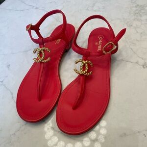 Chanel red/pink Coral sandal with gold hardware 39c